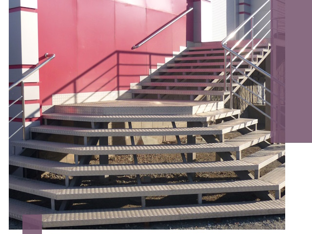 Лестницы для магазина в Дагестанских Огнях — изготовление и монтаж